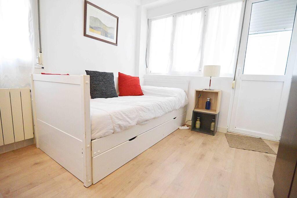 El Apartamento De Los Pinares By Just Room Santander Bagian luar foto