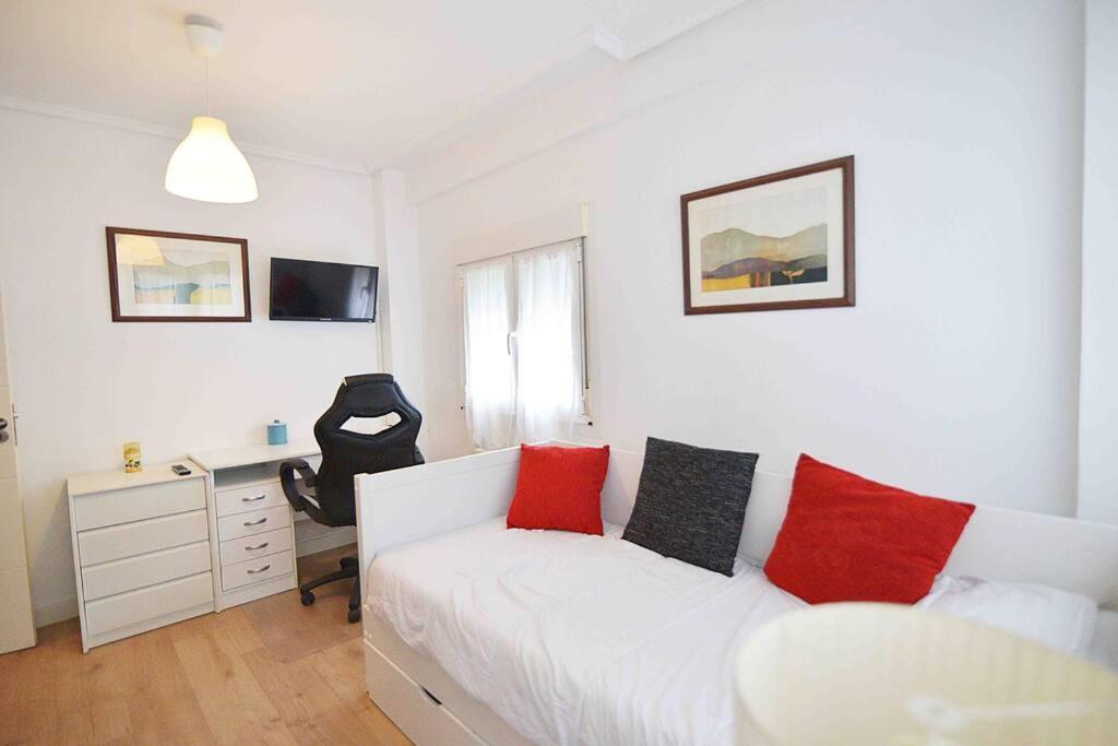 El Apartamento De Los Pinares By Just Room Santander Bagian luar foto